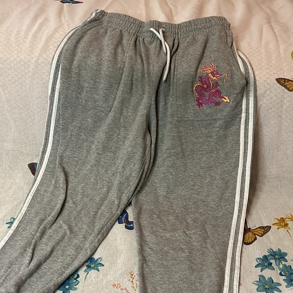 Sweatpants with Design on Pocket - Picture 3 of 3